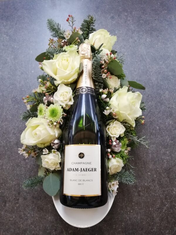 Wit bloemstuk met champagne of Cava - Snijbloemen online bestellen - Boeket laten leveren - Tuincenter Van Nuffelen