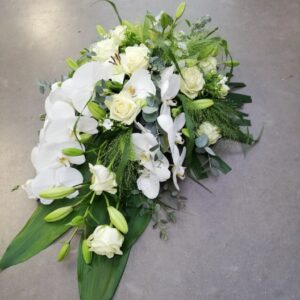 Bloemstuk met witte orchideeën - Snijbloemen online bestellen - Boeket laten leveren - Tuincenter Van Nuffelen