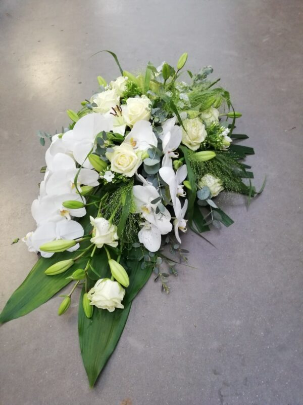 Bloemstuk met witte orchideeën - Snijbloemen online bestellen - Boeket laten leveren - Tuincenter Van Nuffelen